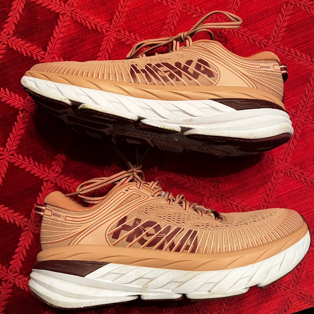 Hoka Bondi Misty Rose size 7